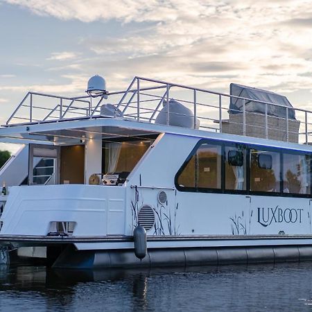 Lieblingsplatz Parey - Schwimmendes Living Luxboot Hotel Eksteriør billede