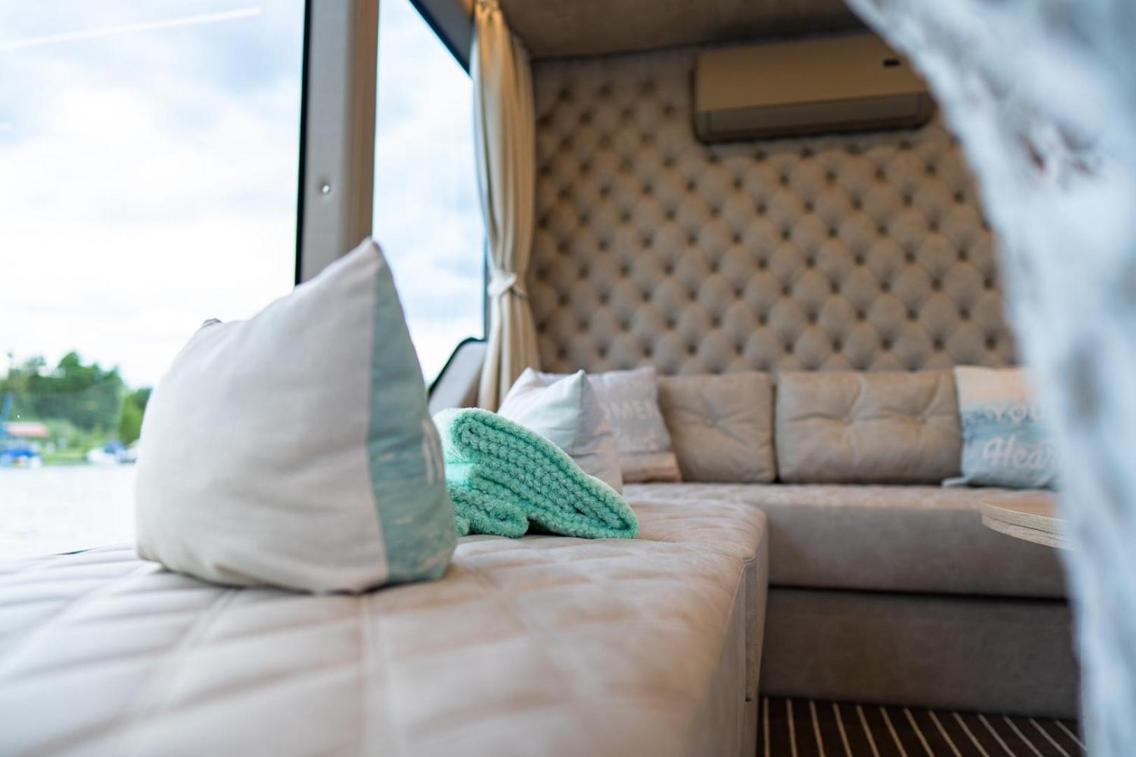 Lieblingsplatz Parey - Schwimmendes Living Luxboot Hotel Eksteriør billede