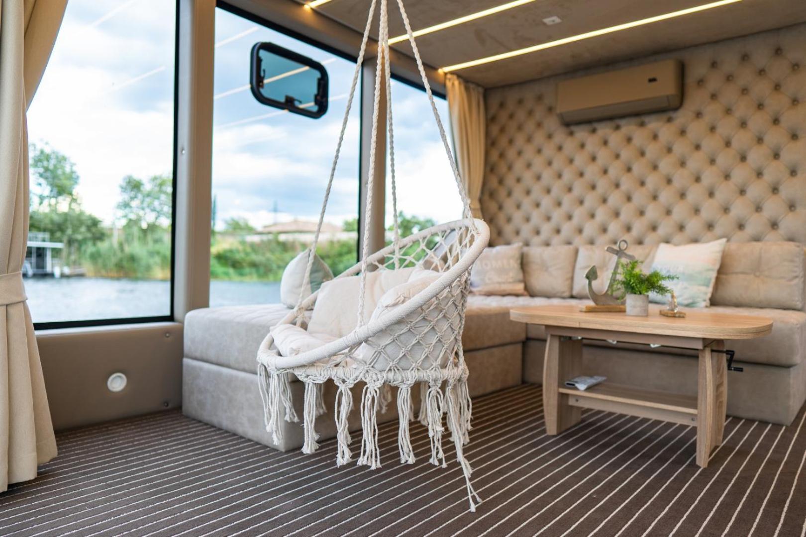 Lieblingsplatz Parey - Schwimmendes Living Luxboot Hotel Eksteriør billede