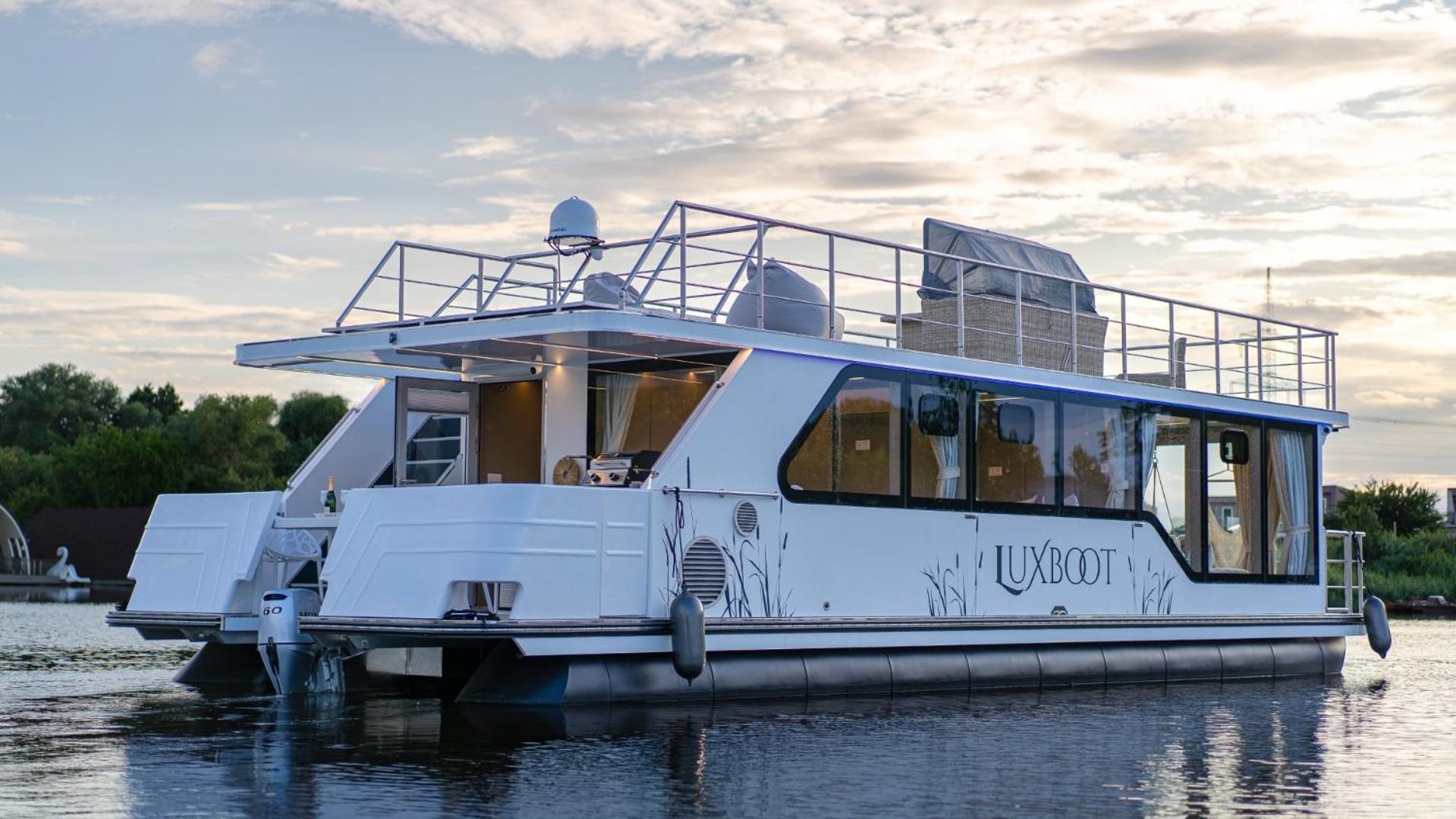 Lieblingsplatz Parey - Schwimmendes Living Luxboot Hotel Eksteriør billede